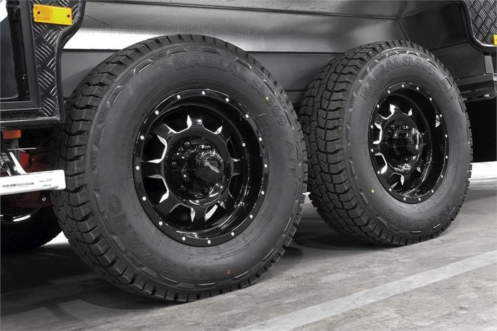 2025 VICTORY CARAVANS Trophy 21'6 bunk