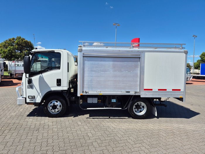 2014 Isuzu Trucks NPR200 Car License A.M.T Service Body