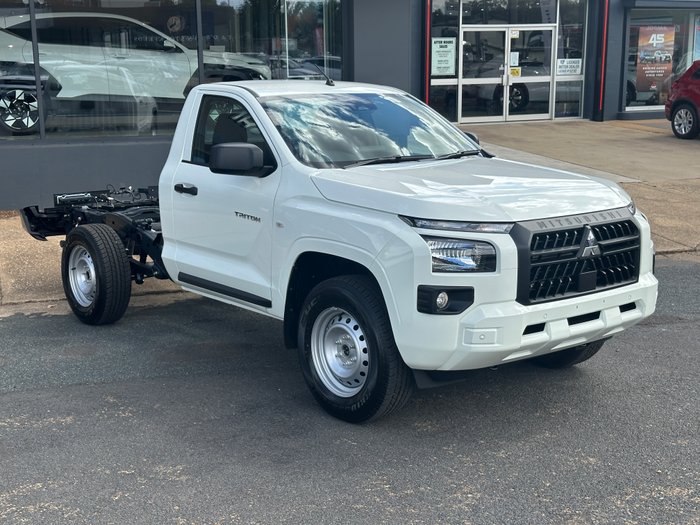 2025 MITSUBISHI TRITON GLX