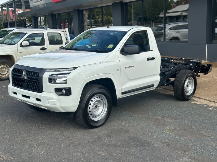 2025 MITSUBISHI TRITON GLX