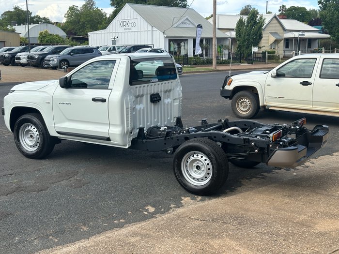 2025 MITSUBISHI TRITON GLX