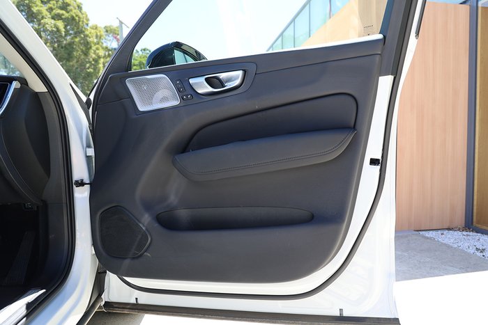 2025 Volvo XC60 Ultra T8 Plug-In Hybrid