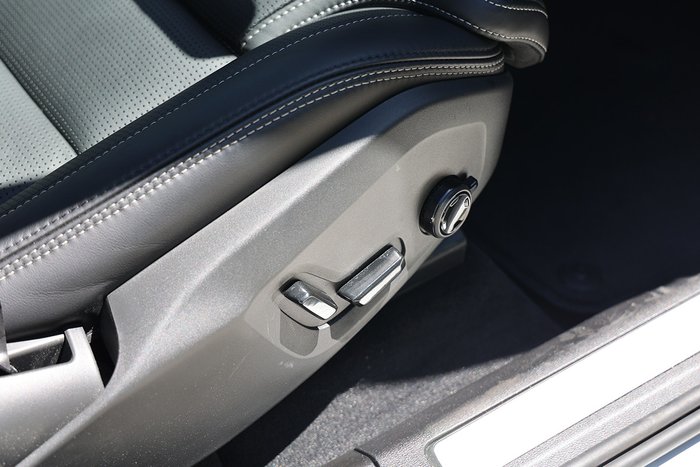 2025 Volvo XC60 Ultra T8 Plug-In Hybrid