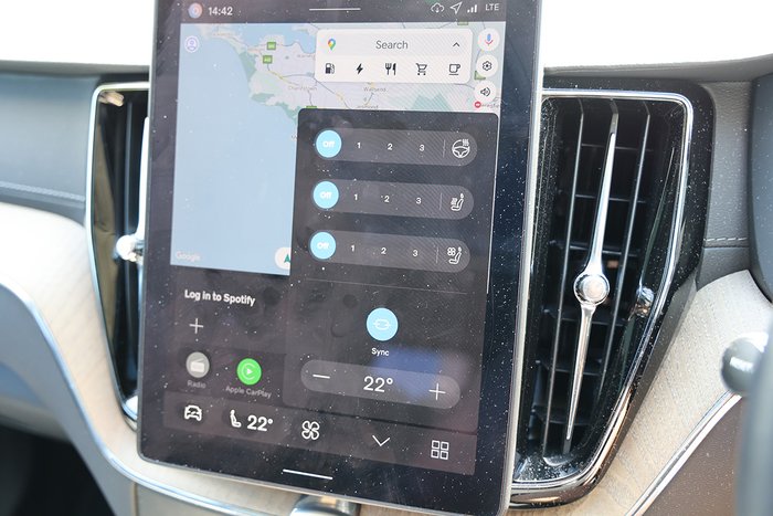 2025 Volvo XC60 Ultra T8 Plug-In Hybrid