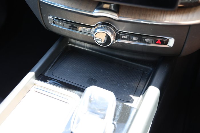 2025 Volvo XC60 Ultra T8 Plug-In Hybrid