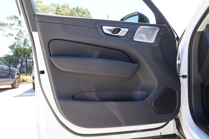 2025 Volvo XC60 Ultra T8 Plug-In Hybrid