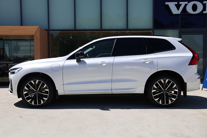 2025 Volvo XC60 Ultra T8 Plug-In Hybrid