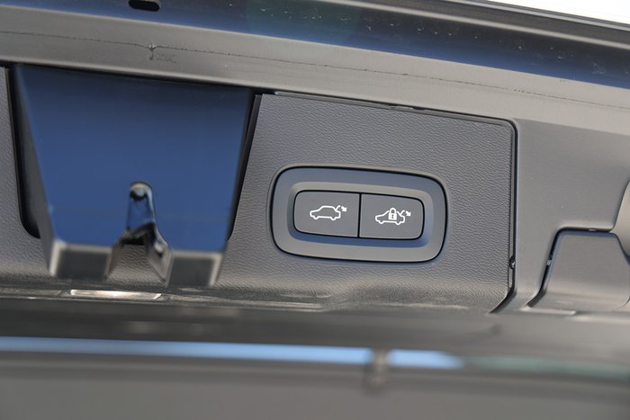 2025 Volvo XC60 Ultra T8 Plug-In Hybrid