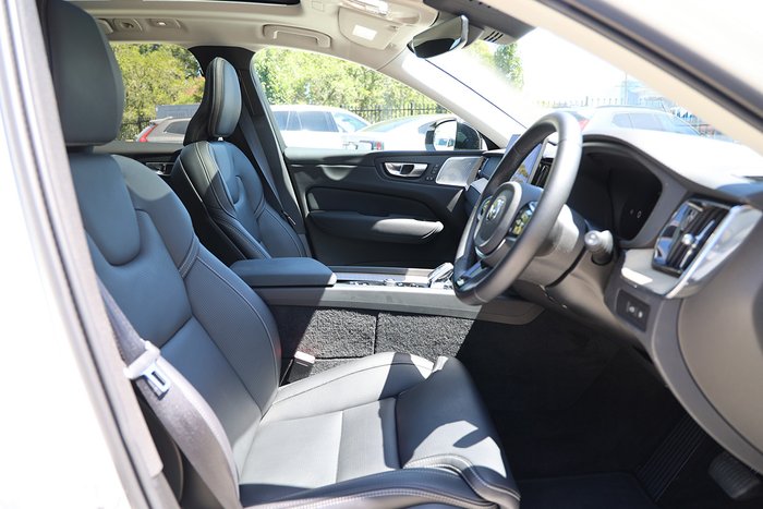 2025 Volvo XC60 Ultra T8 Plug-In Hybrid