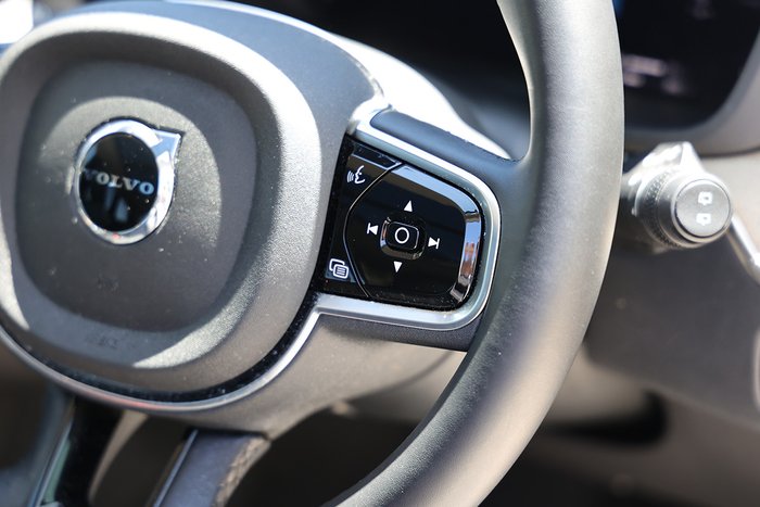 2025 Volvo XC60 Ultra T8 Plug-In Hybrid