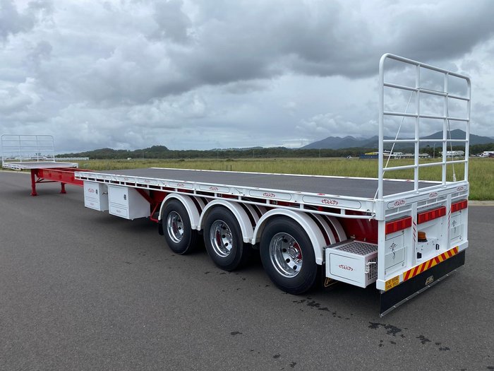 2024 Lusty Pumpa 45' Flat Top Extendable R/Train Lead Trailer