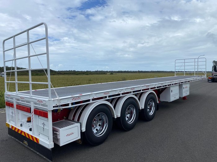 2024 Lusty Pumpa 45' Flat Top Extendable R/Train Lead Trailer