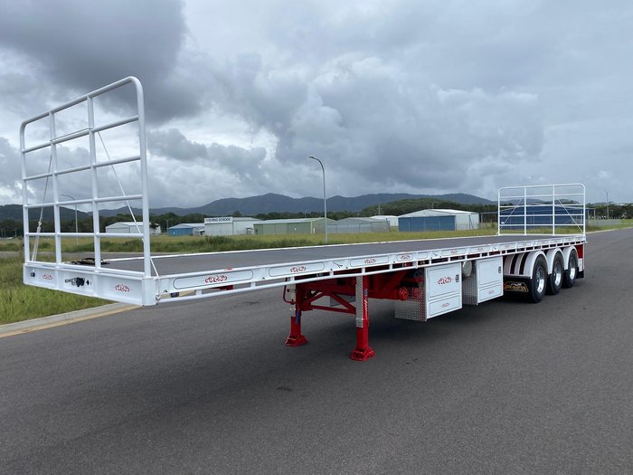 2024 Lusty Pumpa 45' Flat Top Extendable R/Train Lead Trailer