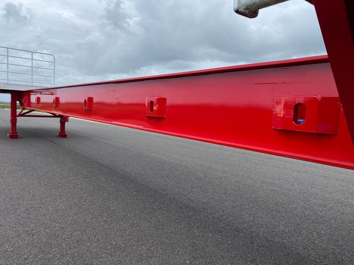 2024 Lusty Pumpa 45' Flat Top Extendable R/Train Lead Trailer