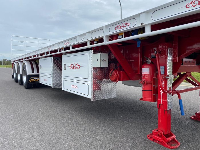 2024 Lusty Pumpa 45' Flat Top Extendable R/Train Lead Trailer