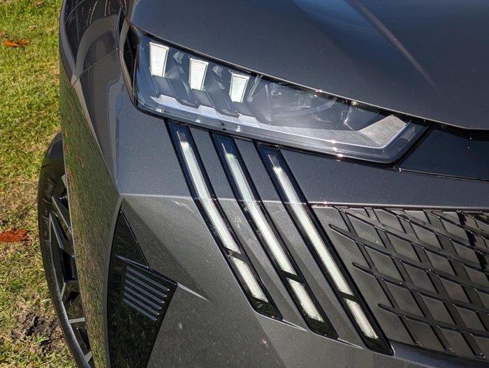 2025 Peugeot 3008 GT Premium Hybrid