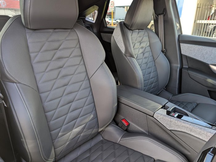2025 Peugeot 3008 GT Premium Hybrid