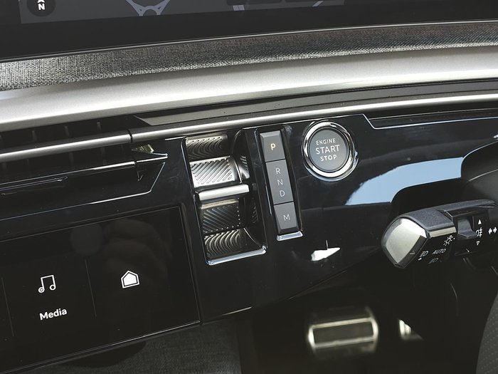 2025 Peugeot 3008 GT Premium Hybrid P64 MY25 Okenite White