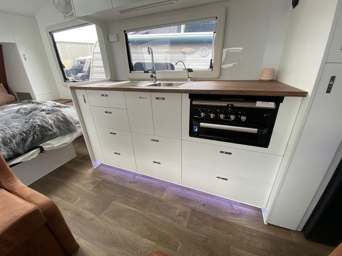 2025 Urban Caravans X-Terrain 18.9