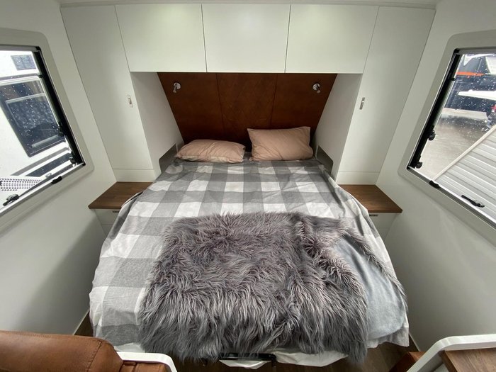 2025 Urban Caravans X-Terrain 18.9