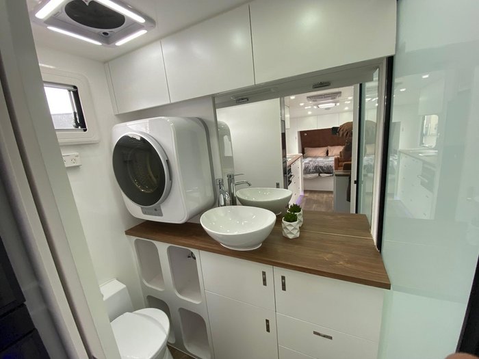 2025 Urban Caravans X-Terrain 18.9