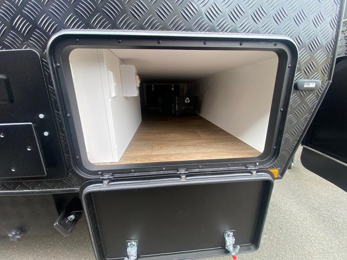 2025 Urban Caravans X-Terrain 18.9