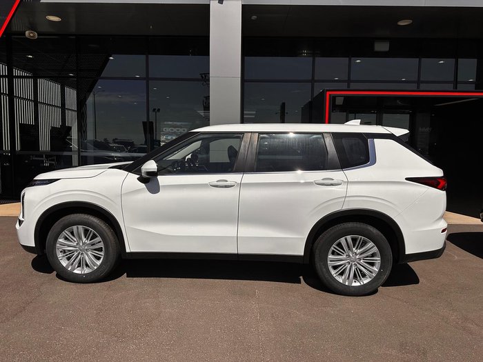 2024 Mitsubishi Outlander ES