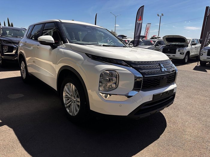 2024 Mitsubishi Outlander ES
