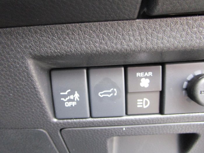 2024 Isuzu MU-X X-TERRAIN