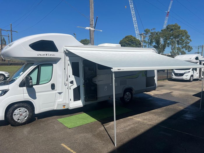 2025 Avan Ovation M6 Island Bed