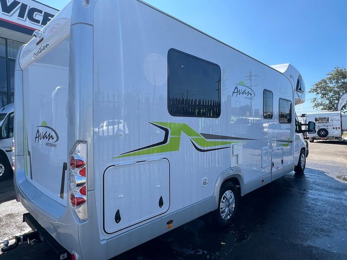 2025 Avan Ovation M6 Island Bed