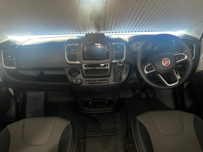 2025 Avan Ovation M6 Island Bed