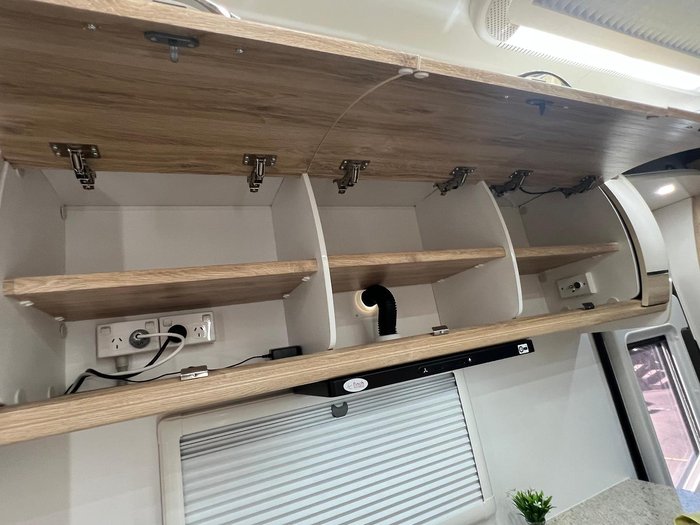 2025 Avan Ovation M6 Island Bed