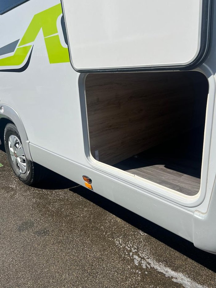 2025 Avan Ovation M6 Island Bed