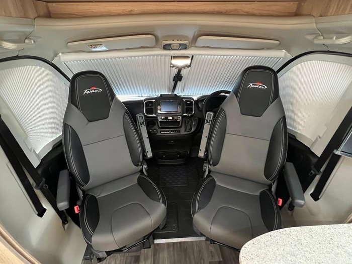 2025 Avan Ovation M6 Island Bed