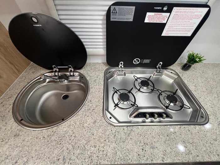 2025 Avan Ovation M6 Island Bed