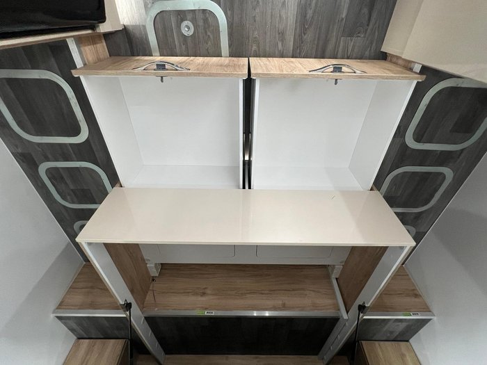 2025 Avan Ovation M6 Island Bed