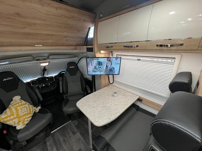 2025 Avan Ovation M6 Island Bed