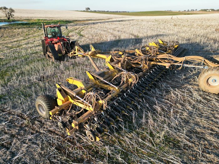 0 SERAFIN ULTISOW FORWARD FOLD S1872 SINGLE DISC SEEDER USED YELLOW