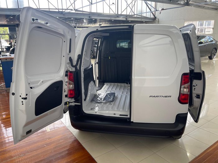 2024 Peugeot Partner Pro