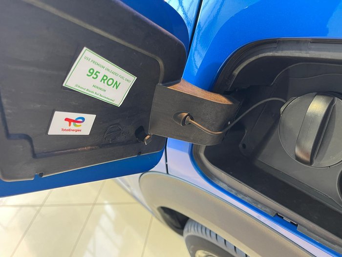 2024 Peugeot 2008 GT Hybrid