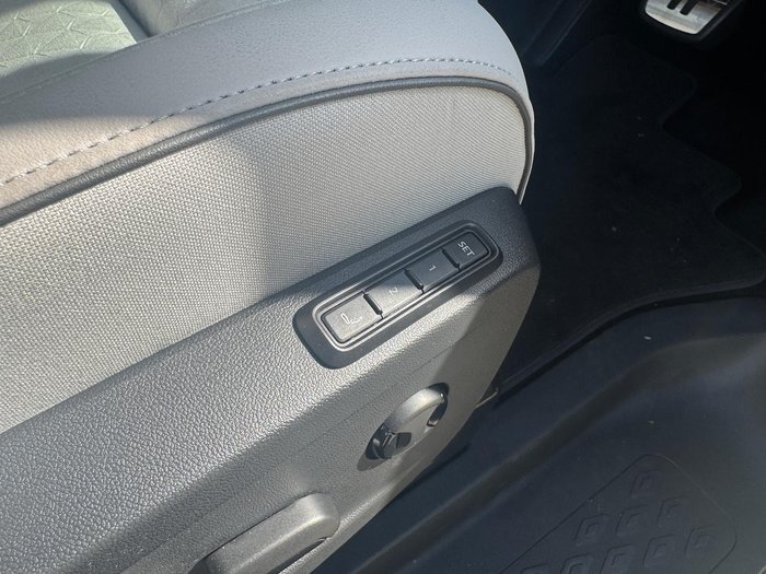 2024 Volkswagen ID. Buzz Pro BEV560