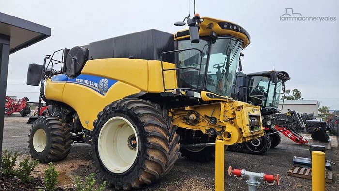 2016 New Holland Cr9.90