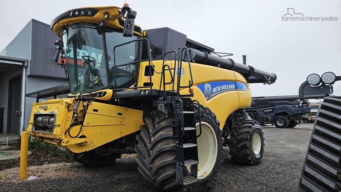 2016 New Holland Cr9.90