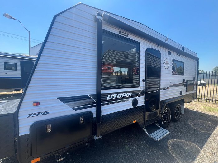 2025 Traveller Utopia 19'6 Front Door