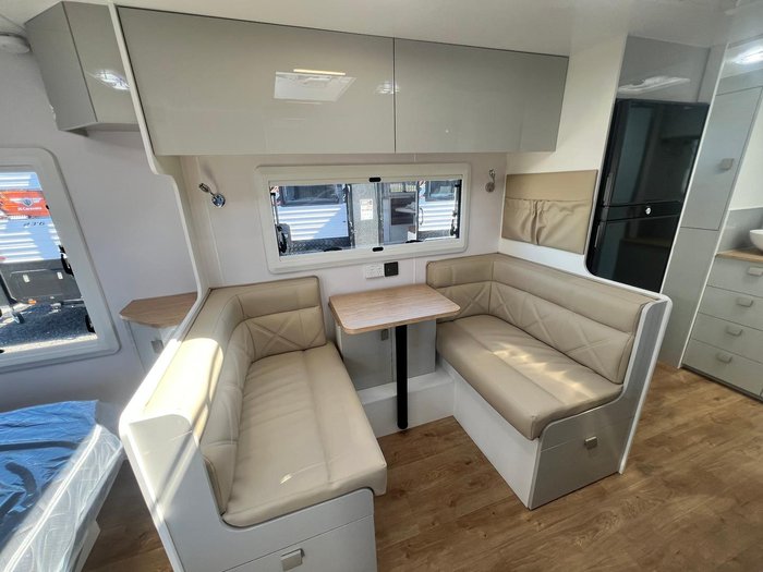 2025 Traveller Utopia 19'6