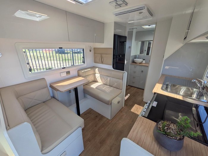 2025 Traveller Utopia (19'6)