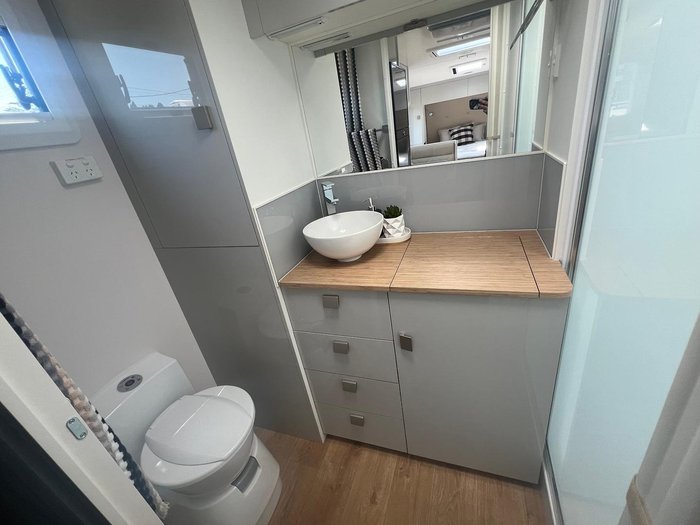 2025 Traveller Utopia 19'6 Front Door