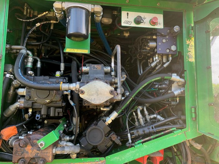 2017 John Deere 570T