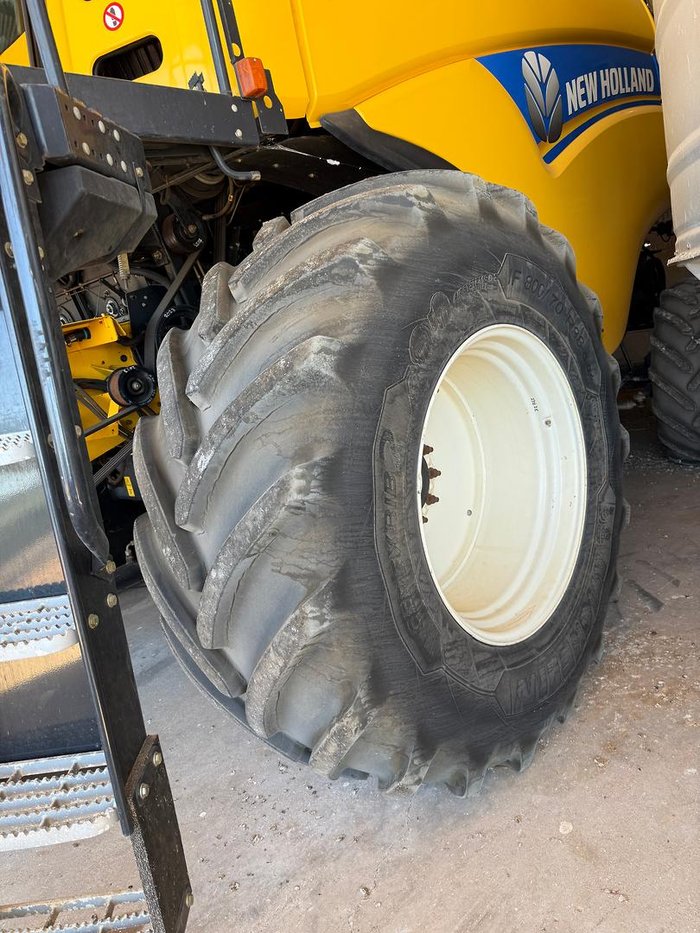 2016 New Holland Cr7.90 Combine Harvester